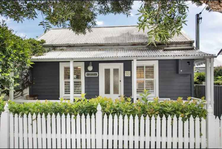 1 room house of 335 m² in Sydney