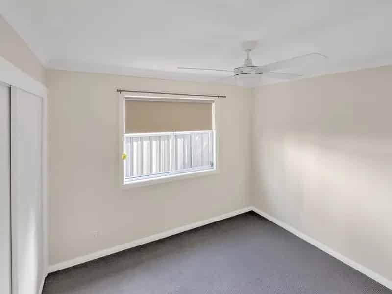 Rent Granny Flat in Ettalong Beach with Modern Kitchen and Yard