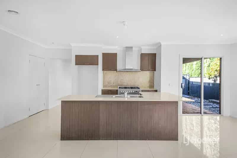 House For Rent , 11, Derham Drive, Melbourne, Victoria