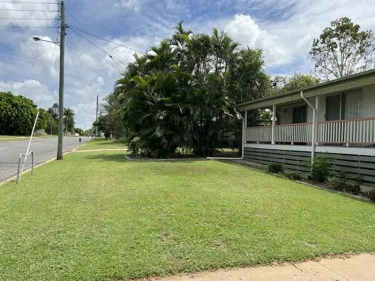 House For Sale in Moranbah with Modern Features and Large Entertaining Area