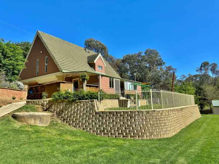 Fairytale Cottage in the Meadows!