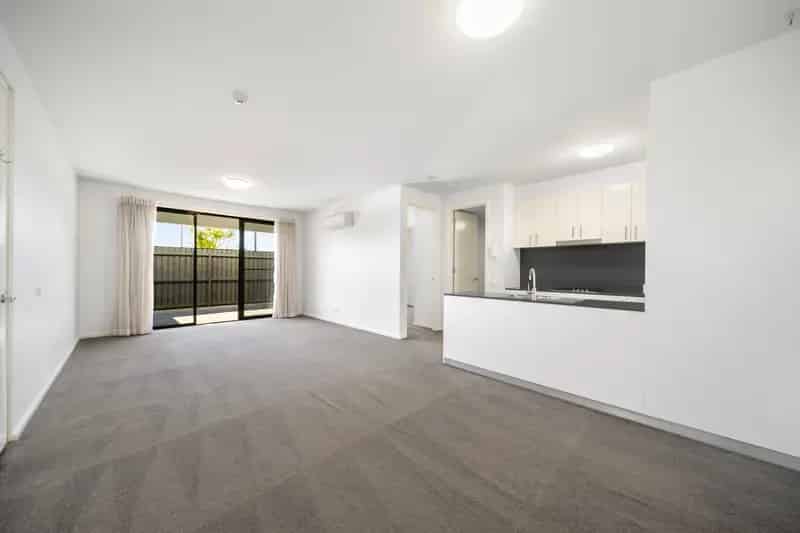 Beautiful Unit in Sought After Location