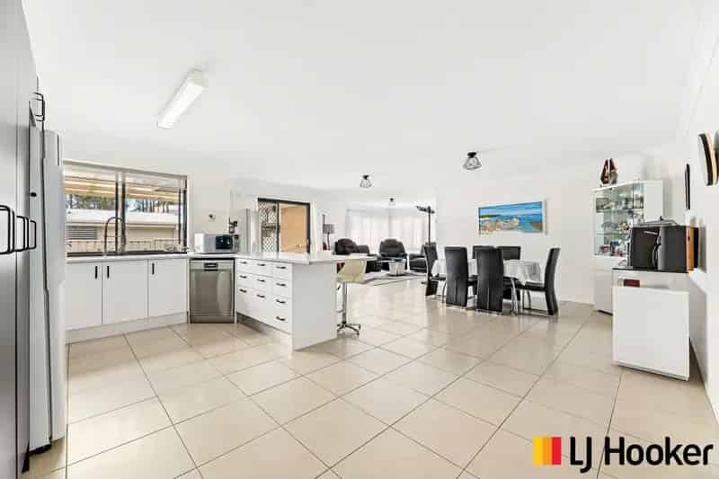 House for sale in Malua Bay with 6 bedrooms and study