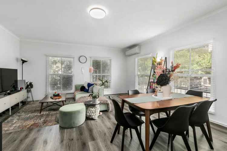 Spacious 2-Bedroom Apartment in Southside Gardens Southbank Melbourne