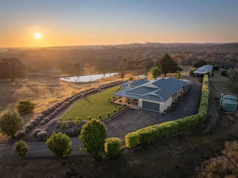 Rent Stunning Country Retreat in Bendigo with Modern Comforts