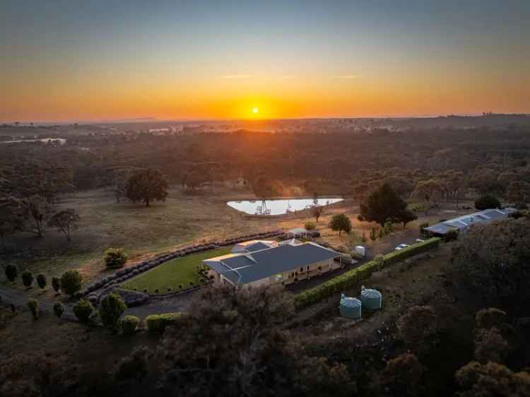 Rent Stunning Country Retreat in Bendigo with Modern Comforts