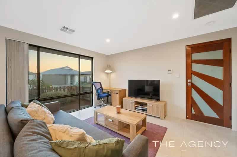 House For Sale - 30 Hydrangea Road, Treeby WA 6164