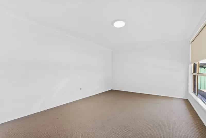 Lease 3 Bedroom House with Pool in Currans Hill