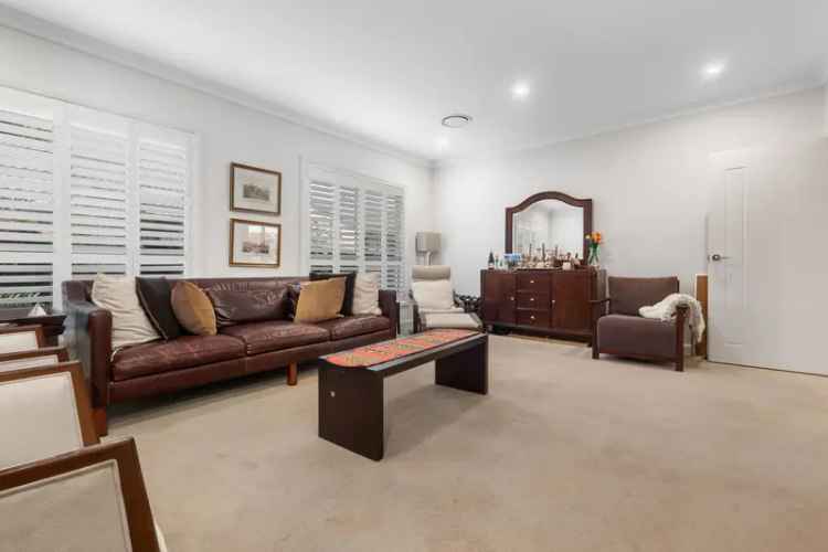 Lease Family Home Richmond Featuring Four Bedrooms and Pool