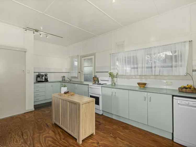 Spacious Art Deco Gem in Coffs Harbour