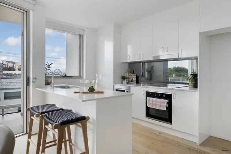 Rent Modern Two Bedroom Unit in Neo Apartments Mermaid Beach with Views