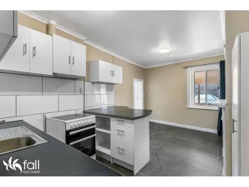 Spacious Two-Bedroom Unit With Mountain Views - Water Included