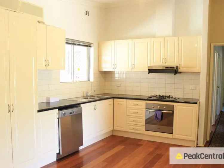 House For Rent in City of Cockburn, Western Australia