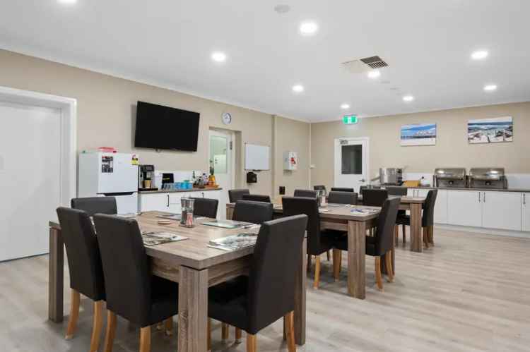 Kalgoorlie Accommodation Investment: Modern 16-Room Complex