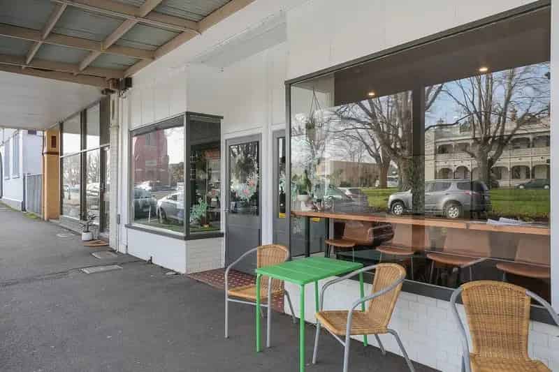 Commercial shop front - Investment Opportunity