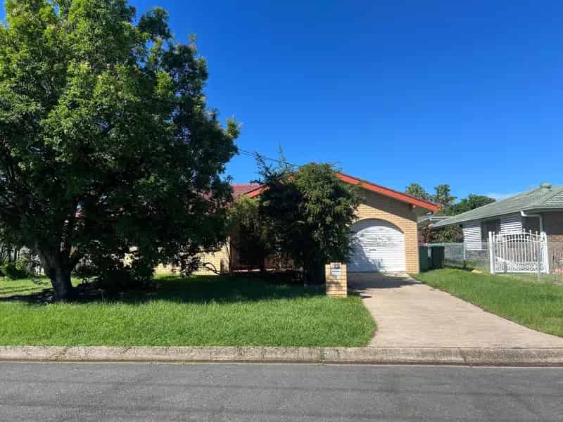 Convenient, Low Maintenance Home in Prime Location !