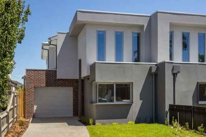 Beautiful Family Townhouse with Expansive Open Plan Living