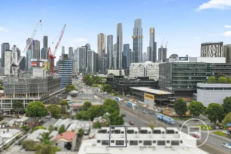 Buy Town Residence in South Melbourne with Rooftop Terrace and Luxury Features