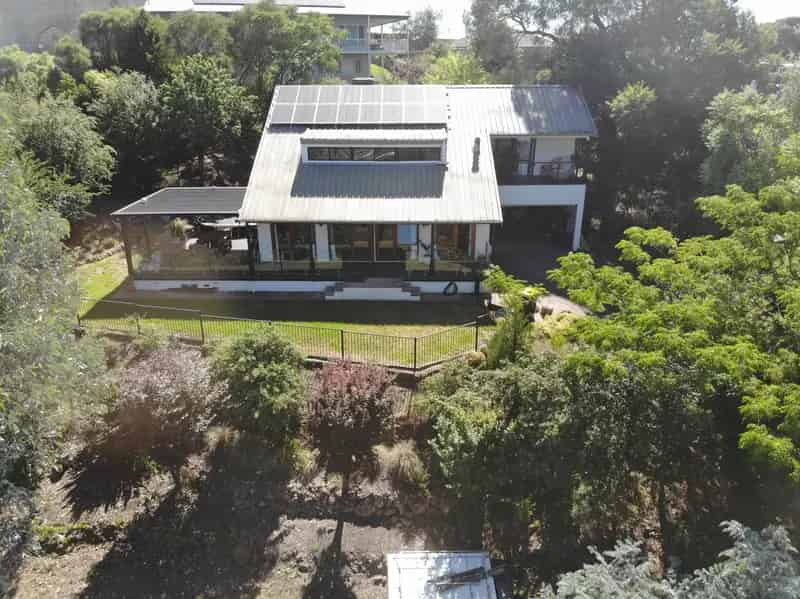 Buy house in Tumut with stunning views and spacious living features
