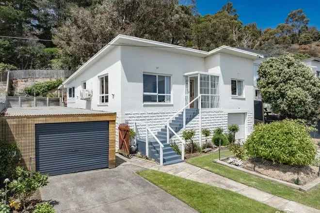 3 Bed 1 Bath Family Home Stunning Bass Strait Views Cooee