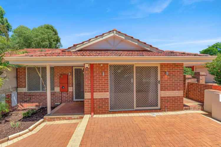 Villa for Sale in East Victoria Park with 3 Bedrooms and 2 Garages