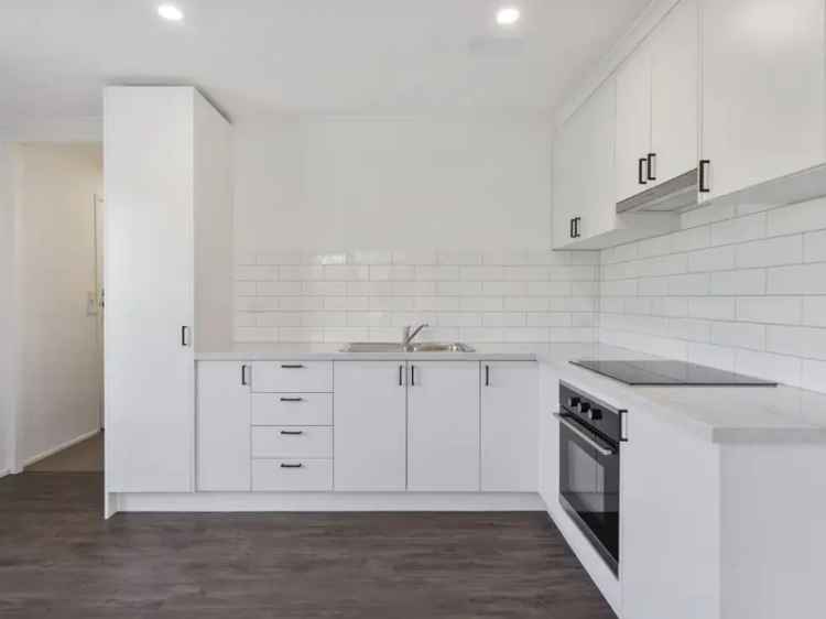 2 Bed Unit Near Broadwater Labrador QLD