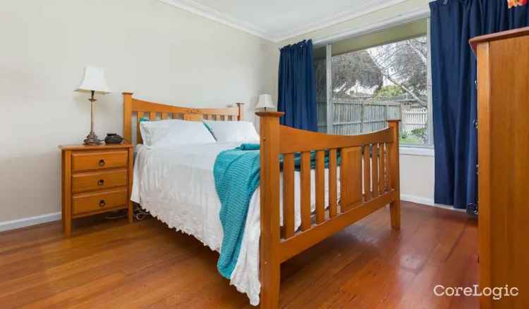 3 Bedroom House 213m2 Melbourne Family Home