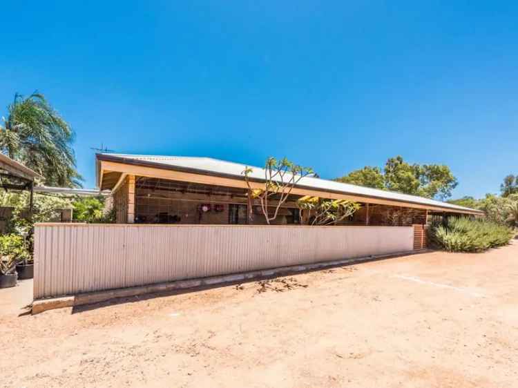 Cool Industrial Home with Pool and Patio - Full Hectare Block