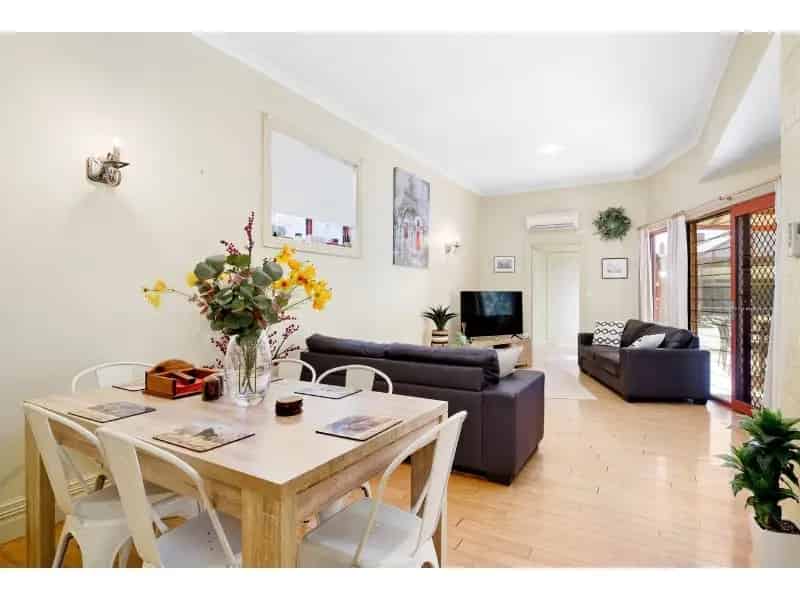 Central Albury Home With Character