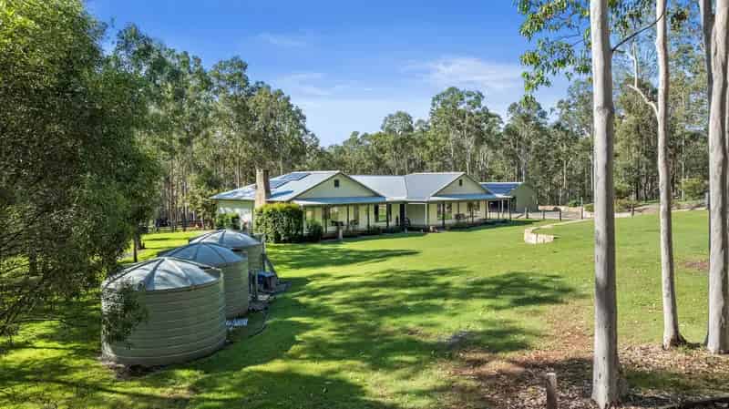 'ARALUEN' - ONE OF OUR REGIONS BEST LIFESTYLE PROPERTIES - TIME TO MAKE IT YOURS
