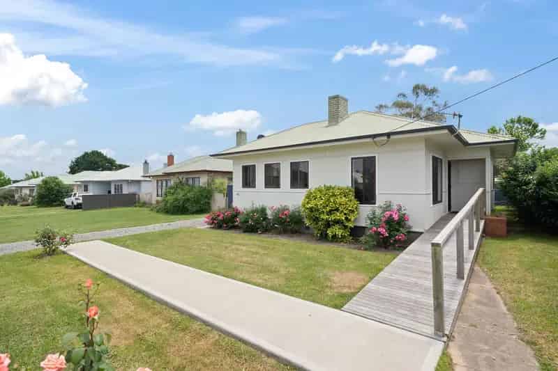 Buy House in Braidwood with 2 Bedrooms and Beautiful Rose Garden