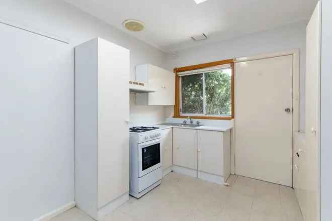 2 Bedroom Unit Mordialloc - Polished Boards, Built-in Robes