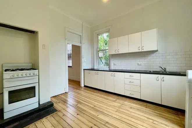 Spacious 2 Bedroom Semi in Newtown Near King Street