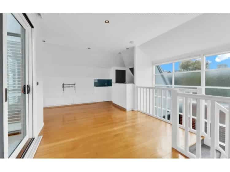 Stylist, Sunlit Townhouse In Prime South Melbourne Location