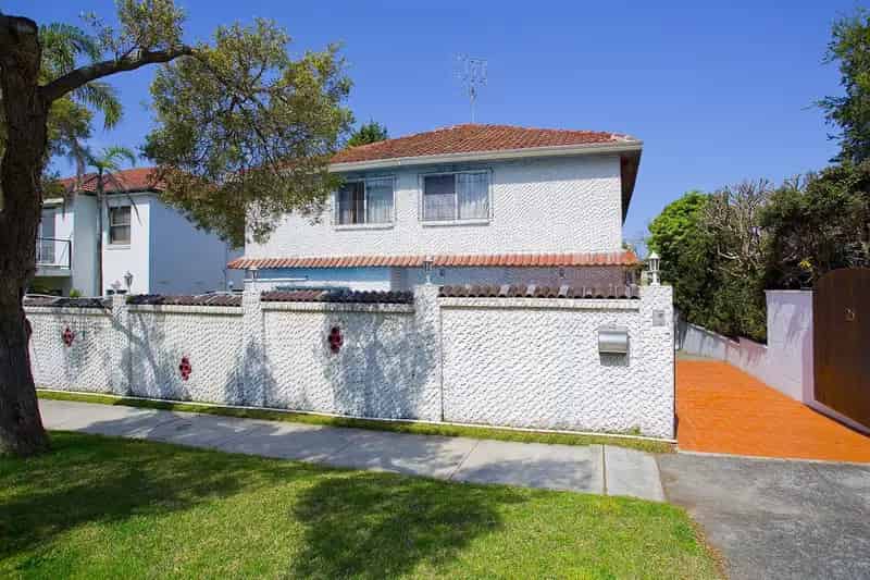 Buy block of units in Cammeray with investment and multigenerational features