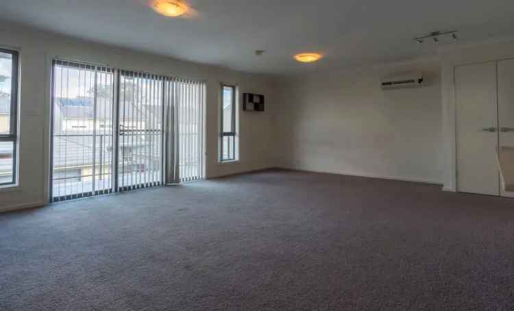 Furnished Studio Gungahlin - Modern Amenities & Town Centre Location