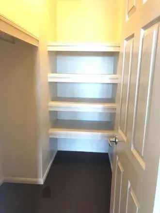 Modern Apartment near Garden City Griffith Uni QEII Hospital