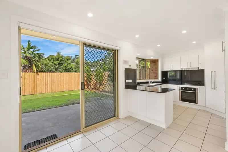Lease Family Home in Mona Vale with Modern Amenities and Yard