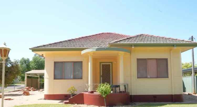 House For Sale in Griffith City Council, New South Wales