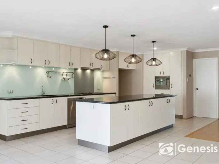 Family Home 357sqm 4 Split Systems Granite Kitchen Double Garage