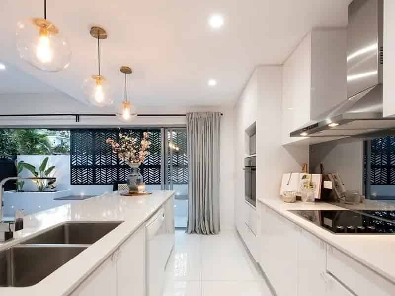 Stylish And Contemporary 3 Bedroom, 2 Level Townhouse Situated In The Heart Of Morningside.