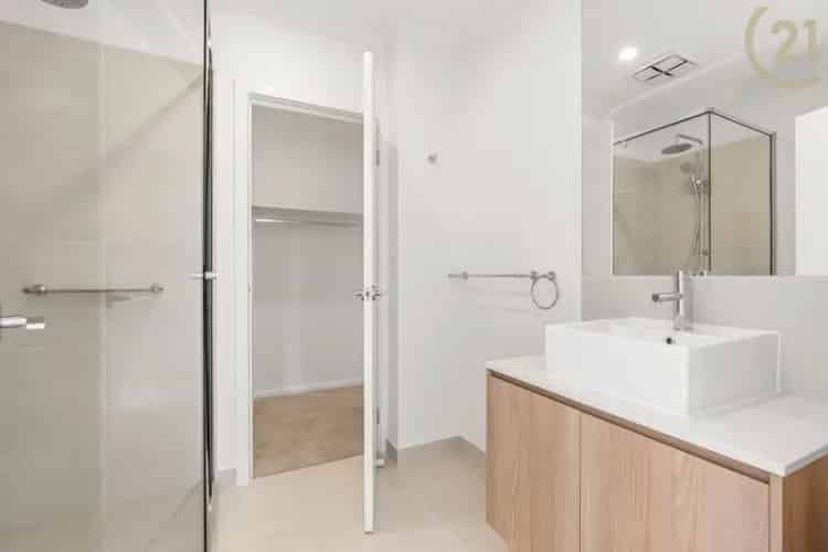58 Carnival Boulevard, Berwick VIC 3806 - Townhouse For Lease