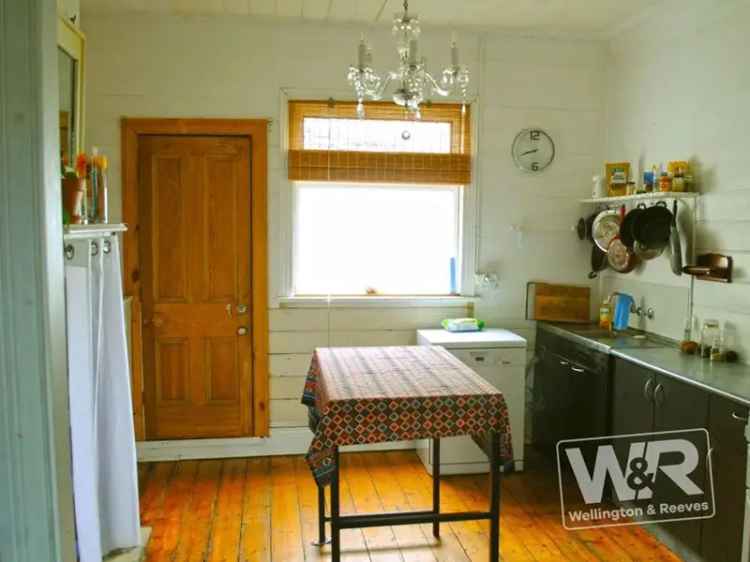 Lovely 2x1 Cottage Near CBD with Port Views