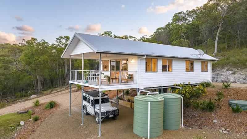 Charming Retreat In The "Prized Cove Estate"