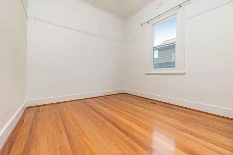 Spacious Northcote Home 3 Bed 2 Bath - Renovated