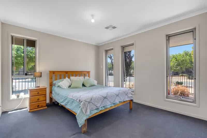 Stylish 4 Bedroom Family Home in Perfect Location with Alfresco Area