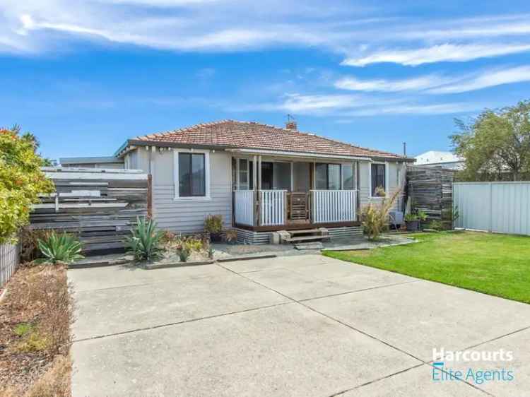 Rockingham Beach Cottage - Ocean Views & Subdivision Potential