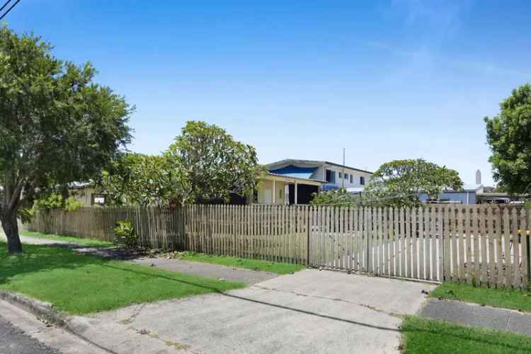 Lease 3 Bedroom Cottage in Biggera Waters with Character and Convenience