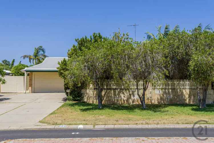 71 Peelwood Parade, Halls Head WA 6210 - House For Sale