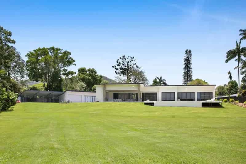 Annabel Grove: Brand New Luxury Estate Offering Contemporary Elegance and Natural Serenity